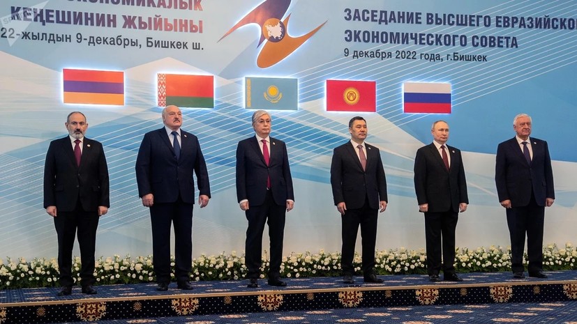 Лидеры стран ЕАЭС подписали 15 документов по итогам саммита в Бишкеке