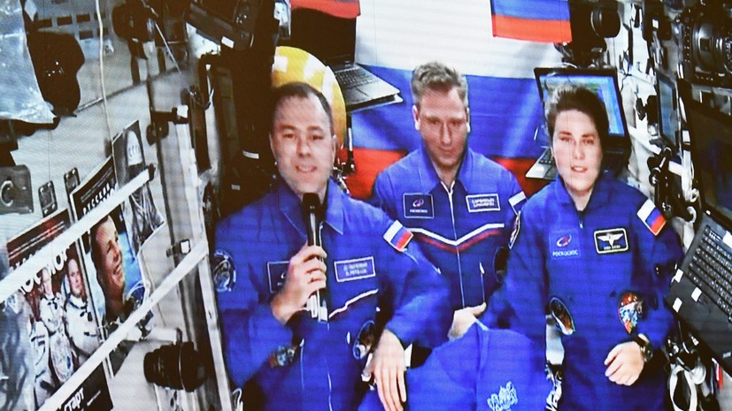Космонавты с МКС поздравили жителей России с Днём героев Отечества