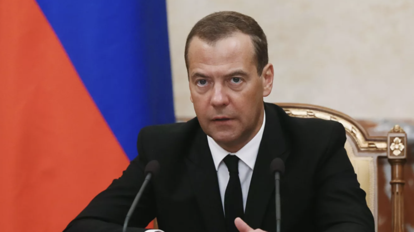 Медведев прокомментировал снос памятников Пушкину и Суворову на Украине цитатой Булгакова