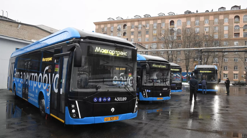 В автобусах Москвы больше не транслируют призыв к мигрантам вступить в ВС России