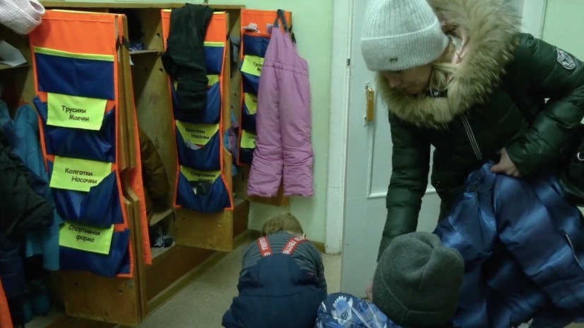 «Стараемся морально поддержать»: в российских регионах семьям мобилизованных предлагают услуги социальных нянь