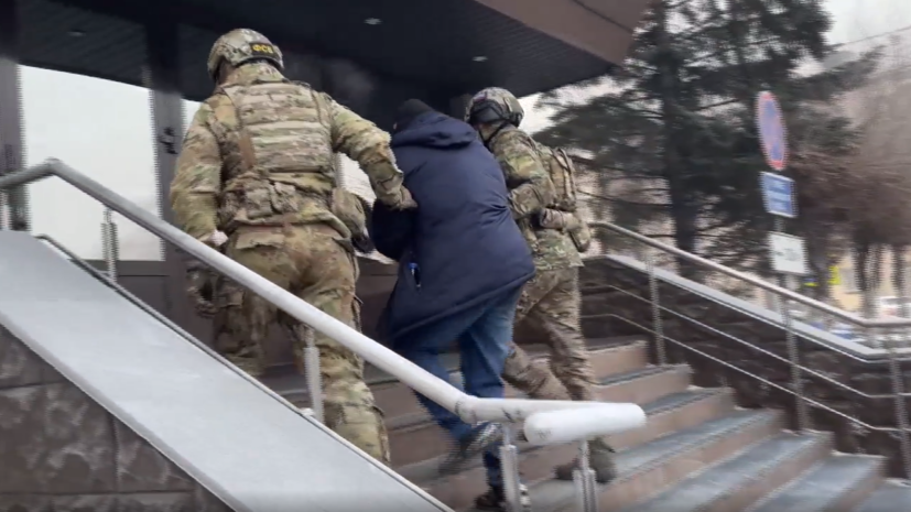 «При попытке выехать на Украину»: в аэропорту Красноярска задержали пытавшегося вступить в ВСУ россиянина