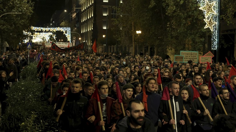 В регионах Греции проходят демонстрации из-за убийства подростка полицейским