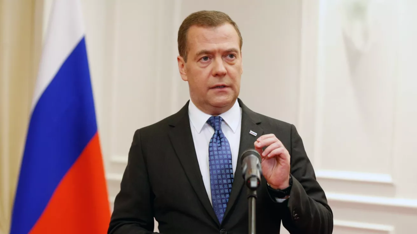 Медведев назвал недопрезидентом главу Латвии, предложившего организовать трибунал в Риге