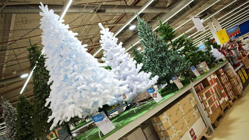 Опрос показал, что 63% россиян выберут искусственную ель к Новому году