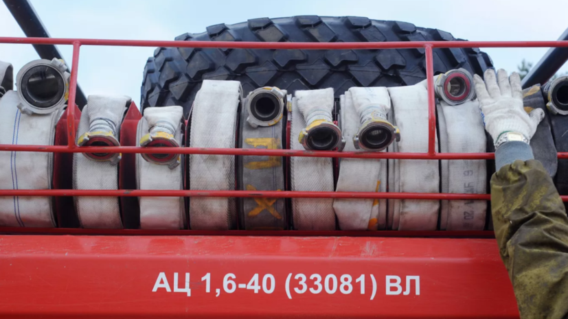 Трёхэтажное здание горит в Краснодаре