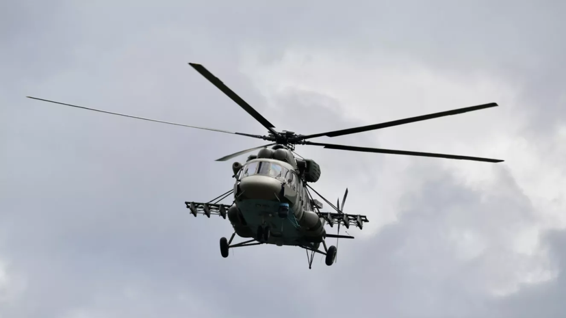 Вертолёт Ми-8 с тремя членами экипажа совершил аварийную посадку в Магаданской области