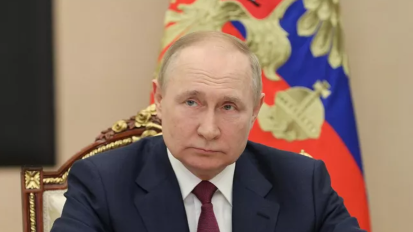 Путин заявил о важности поддержки специалистов, работающих с молодёжью