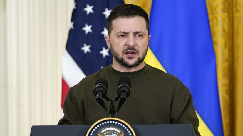 Журналист TAC: Зеленский сказал равнодушное спасибо за рождественский подарок в $45 млрд
