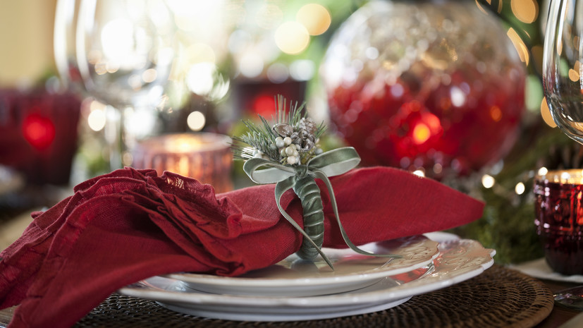 Россияне назвали оливье и селёдку под шубой обязательными блюдами на новогоднем столе