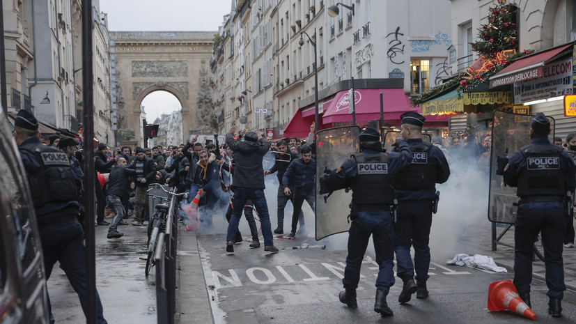Полиция применила слезоточивый газ для разгона курдов возле места стрельбы в Париже
