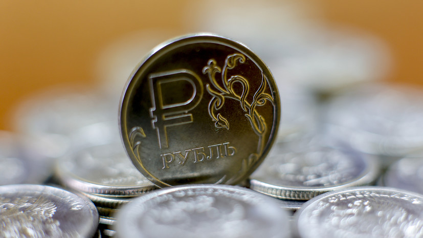 Орешкин заявил, что ослабление рубля не носит объективный характер