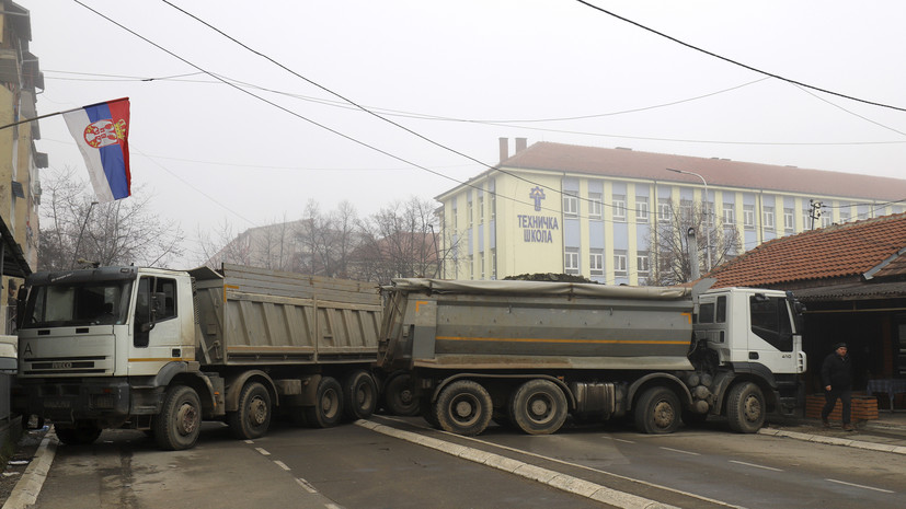 Сербы на севере самопровозглашённого Косова установили на дорогах новые баррикады