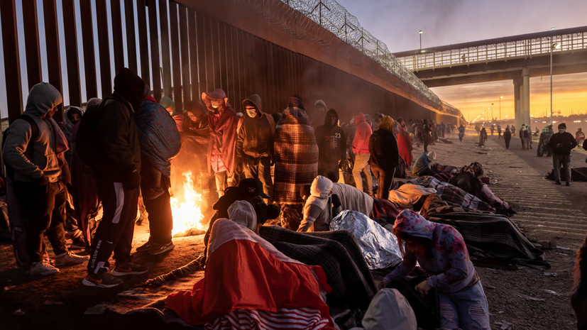 Более 20 тысяч мигрантов собрались у границы между Мексикой и США