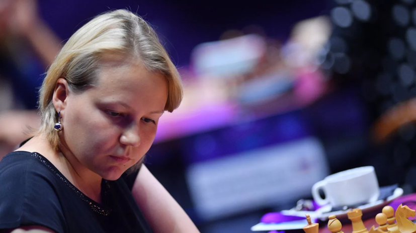 Гунина, Горячкина и Костенюк набрали по семь очков после 10-го тура ЧМ по рапиду