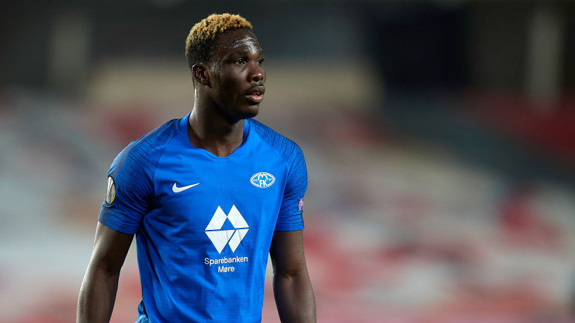 «Челси» объявил о переходе нападающего «Мольде» Фофана