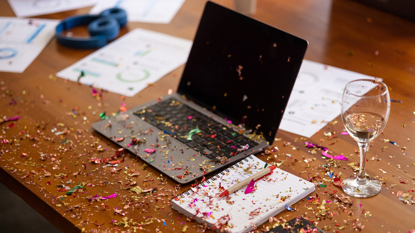 Психолог Идзиковский рассказал, как сохранить новогоднее настроение при работе в праздники