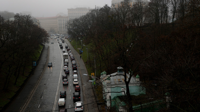 Мэр Киева заявил, что 40% потребителей в городе остались без света