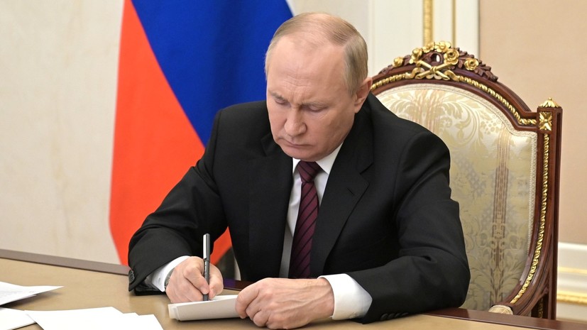 Путин подписал закон о штрафах или лишении свободы за осквернение георгиевских лент
