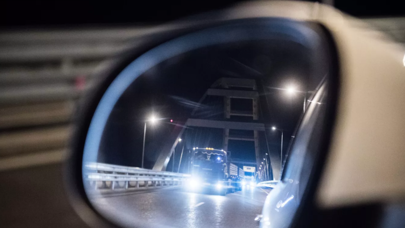 Оперштаб сообщил, что длина пробки перед Крымским мостом со стороны Кубани превысила 5 км