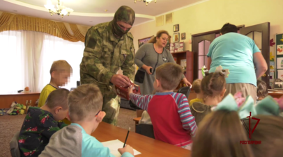 Росгвардейцы провели гуманитарную акцию для воспитанников детдома в ЛНР
