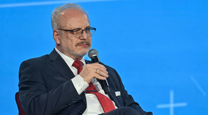 Президент Латвии назвал историческим решение перевести всё обучение на латышский язык