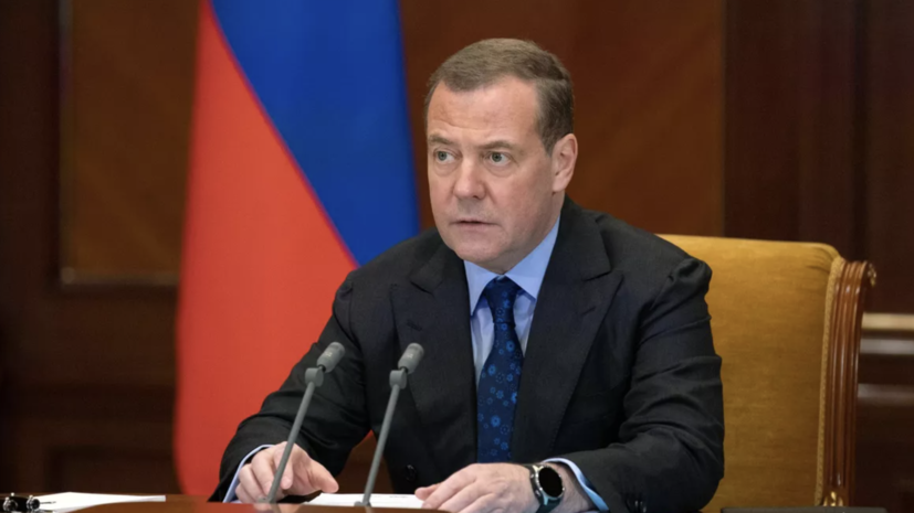 Медведев процитировал Оруэлла в ответ на слова Столтенберга о поставках оружия на Украину