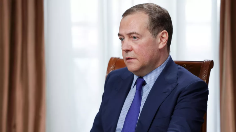 Медведев прокомментировал назначение Маккарти спикером палаты представителей США