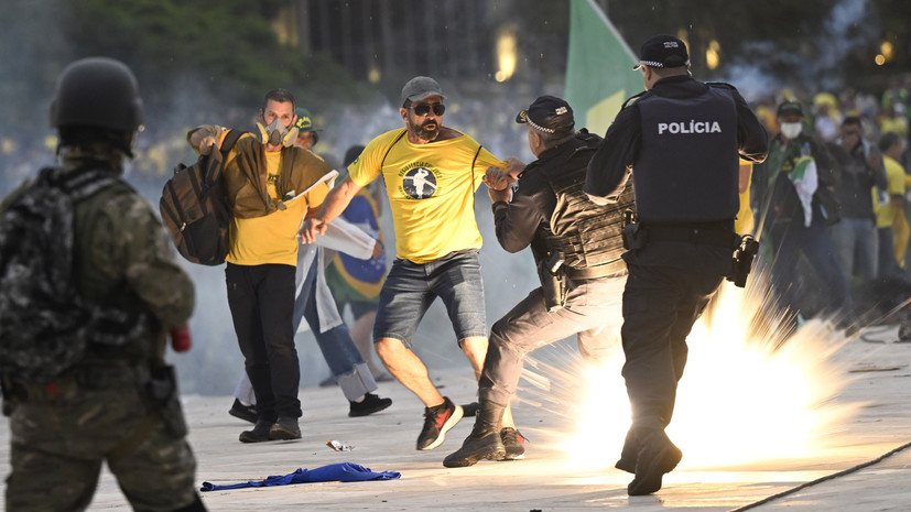 «Убеждены в важности сохранения внутриполитической стабильности»: в России осудили действия протестующих в Бразилии