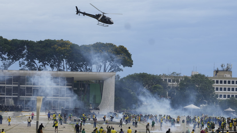 Климов прокомментировал массовые беспорядки в Бразилии