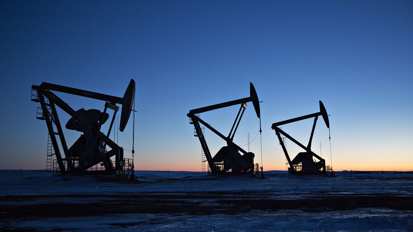 «Ъ»: за 2022 год Россия увеличила добычу нефти на 2%