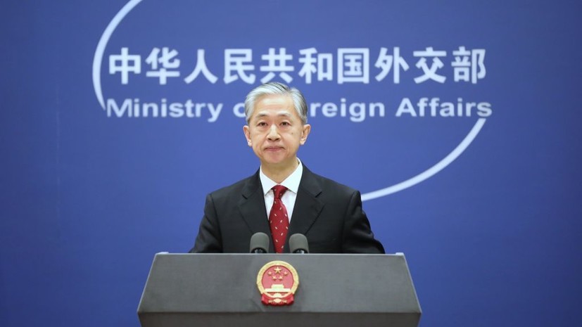 В МИД КНР заявили, что Пекин продолжит корректировать визовую политику