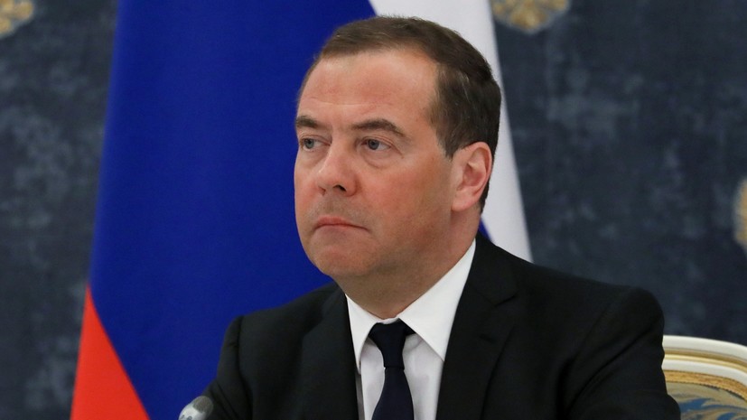 Медведев поблагодарил работающих в зоне СВО журналистов за «правду о войне и подвиге»