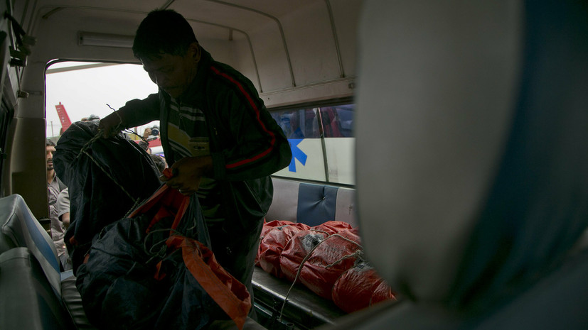 В посольстве сообщили, что четверо граждан России были на борту упавшего в Непале самолёта
