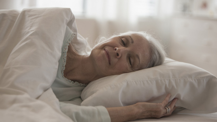 Терапевт Хухрев назвал сон длительностью 7-8 часов оптимальным для пожилых людей