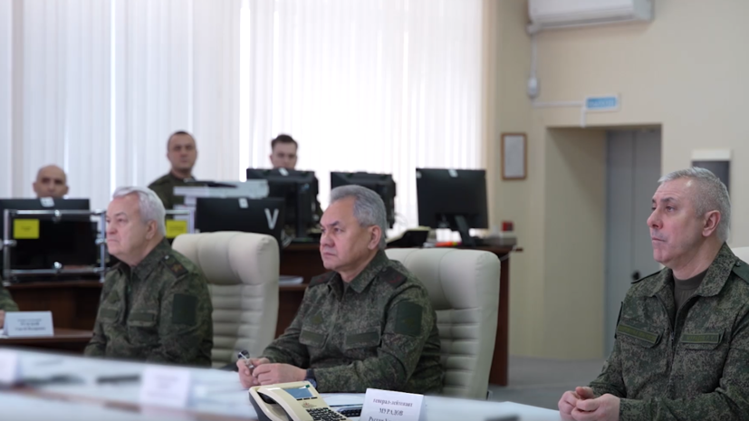Шойгу проинспектировал штаб группировки войск «Восток» в ходе работы в зоне СВО