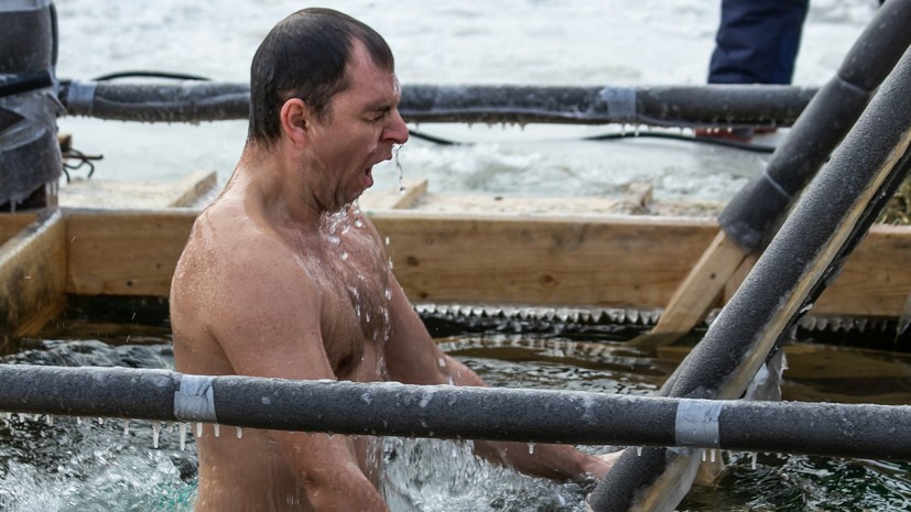 Терапевт Лаврищев рассказал, чем опасен холодовой шок при купании в проруби