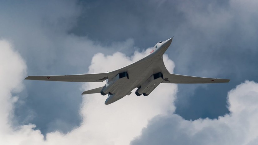 Два стратегических ракетоносца Ту-160 выполнили полёт над Северным Ледовитым океаном
