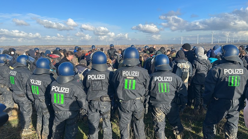 Полиция вновь применила спецсредства против экоактивистов на западе ФРГ