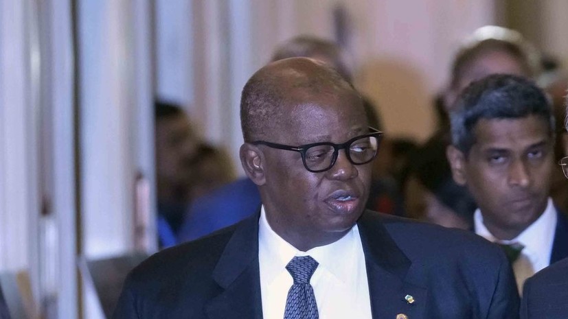 AFP: глава МИД Габона Адамо умер от сердечного приступа на заседании совета министров
