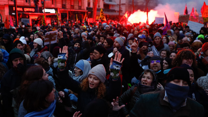 В Париже начались беспорядки во время демонстрации против пенсионной реформы