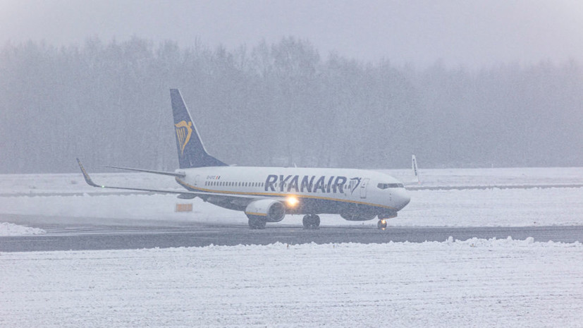 Самолёт Ryanair из Польши отправился в аэропорт Афин после сообщения о бомбе