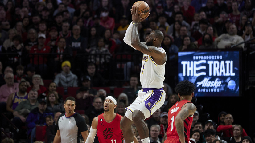 Дабл-дабл Джеймса помог «Лейкерс» обыграть «Портленд» в матче НБА