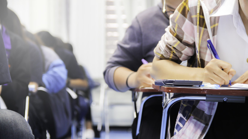 Российские школьники за рубежом смогут получить аттестат на основе промежуточных экзаменов