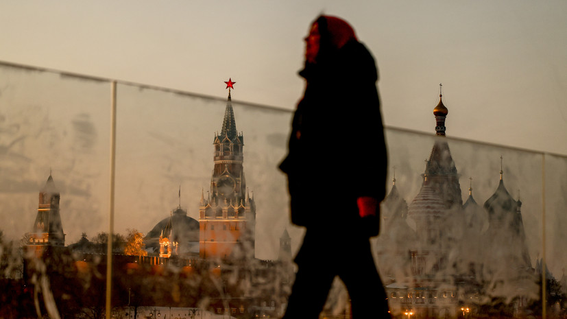 Кремль Дума. В. Торопин на фоне Кремля. Грузовик Кремль. Уехавшие россияне. Запрет выезда россиян