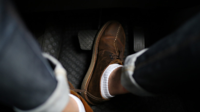 Автоэксперт Кабышев посоветовал водителям выбирать удобную обувь