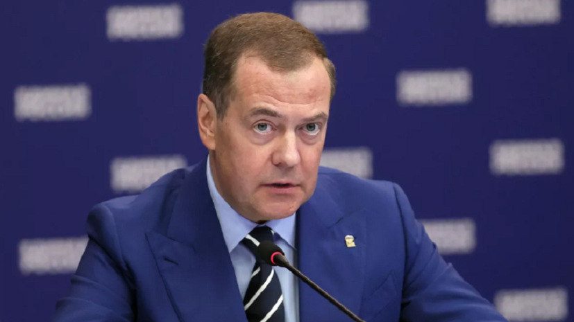 Медведев назвал экс-президента Польши Леха Валенсу подстрекателем