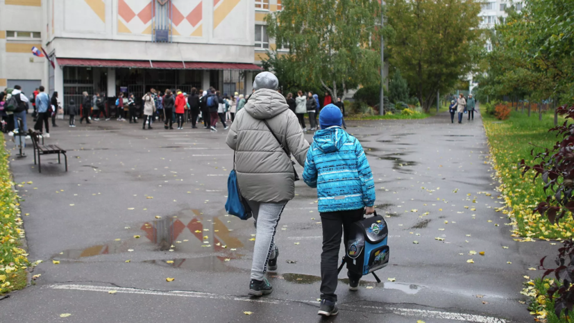 Более 2,5 тысячи жителей Подмосковья прошли школу приёмных родителей в 2022 году