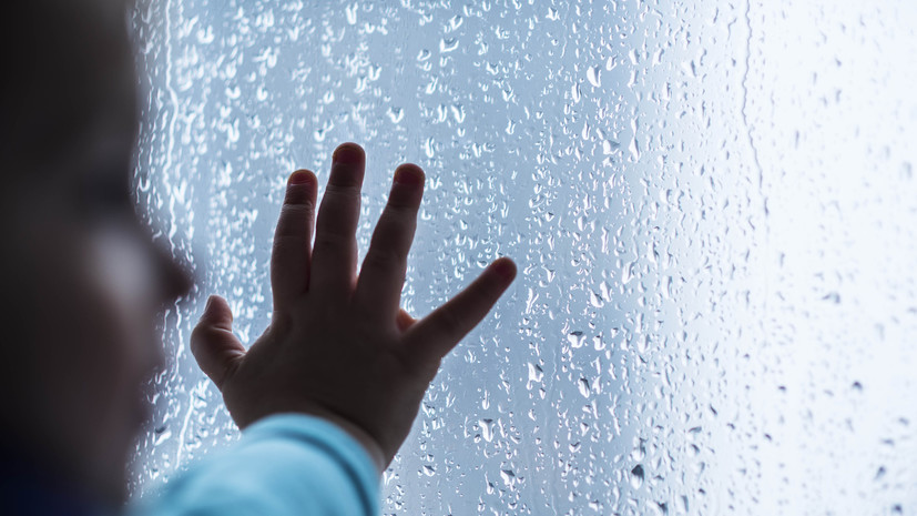 Специалист Уланов назвал повышенную влажность одной из причин появления конденсата на окнах