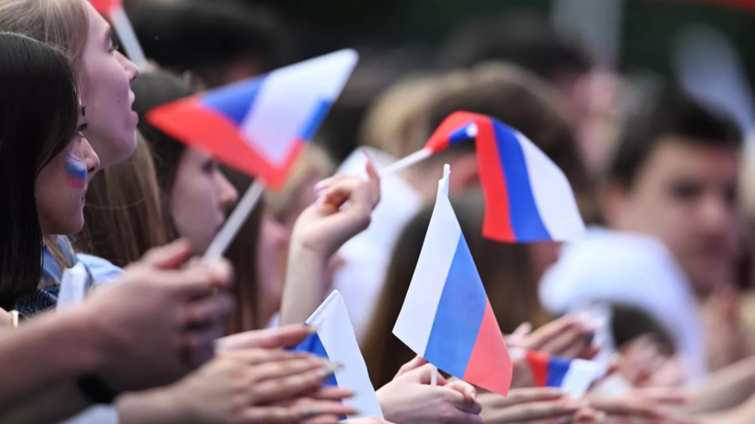 Полиция отпустила задержанных на Australian Open сербов с флагами России